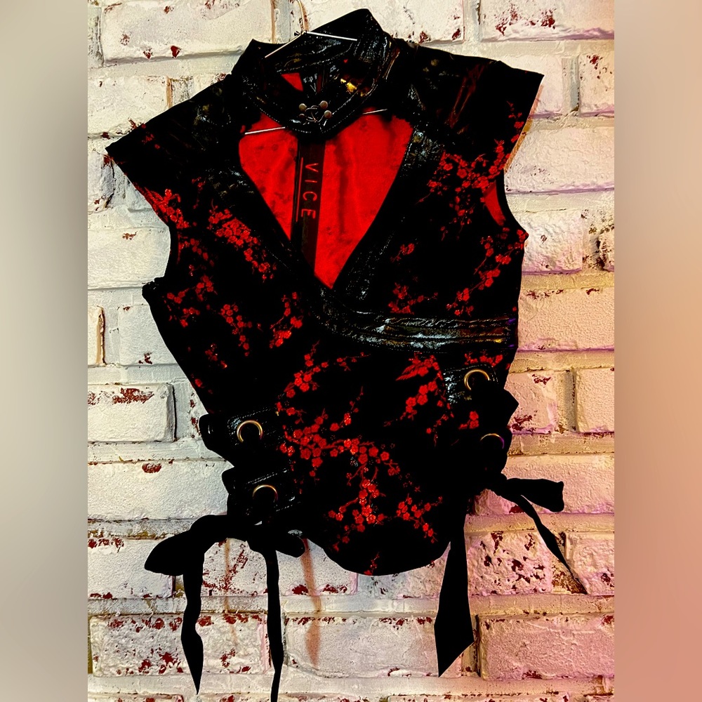 - Lip Service  Asian Black with Red Cherry Blossom geisha pin up top Design Sz L